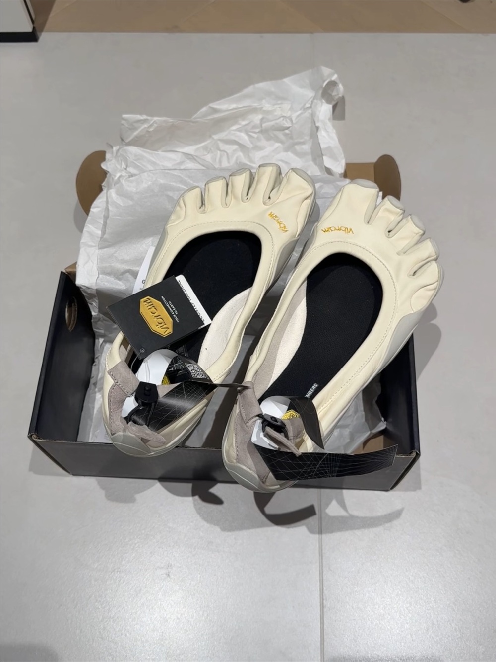 New Vibram evo Women’s slip on Toe Flats